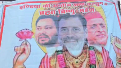 वाराणसी में लगे पोस्टर