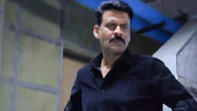 Ghooskhor Pandat Controversy